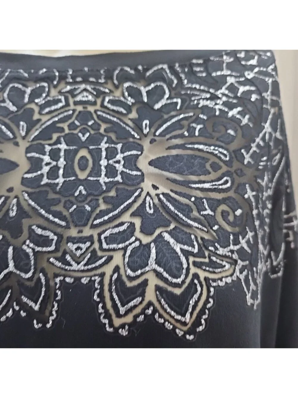 Ava & Viv Black Tunic Top Sheer Mesh Yoke Silver Foil Mandala Plus Size 2X - Picture 4 of 10